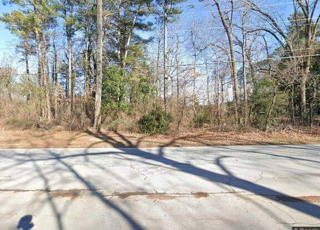 Property at 2827 Henderson Mill Rd, Atlanta, GA 30341