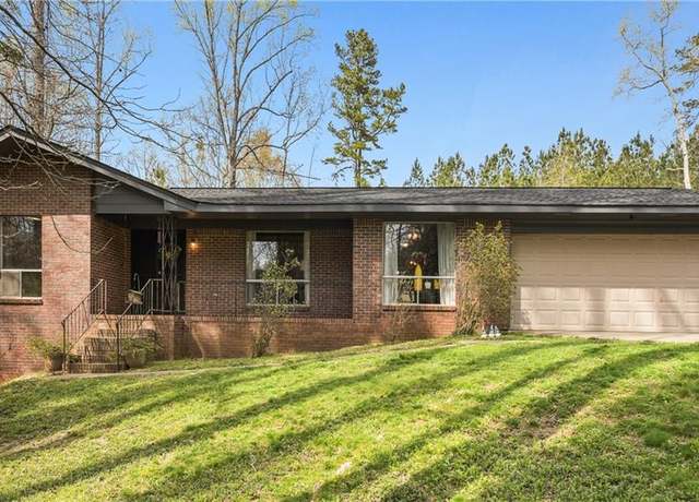 Property at 779 Pinehurst Dr, Fairburn, GA 30213, 3 beds, 2 baths