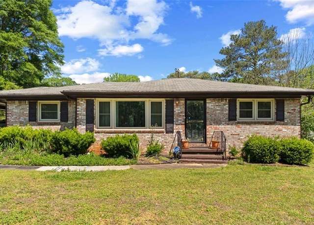 Property at 2365 Fontaine Cir, Decatur, GA 30032, 5 beds, 2 baths