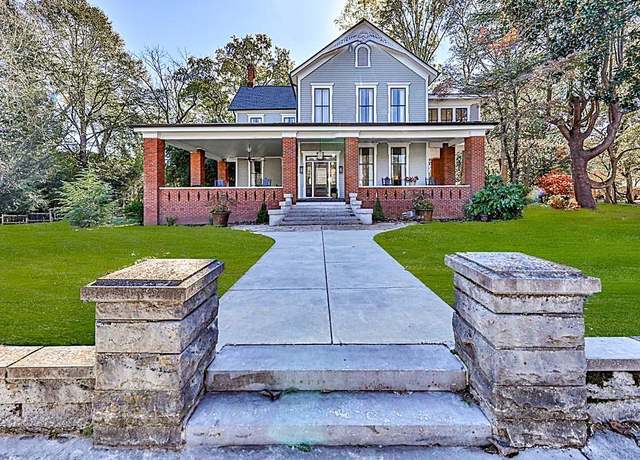 Property at 7 Alabama St, Cave Spring, GA 30124, 4 beds, 4.5 baths