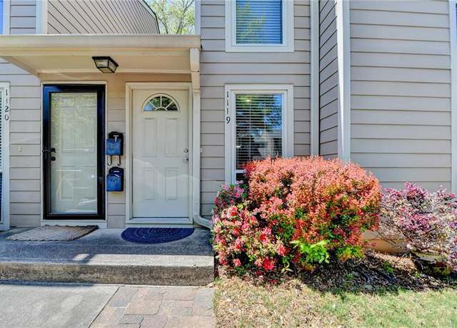 Property at 1119 Riverbend Club Dr SE, Atlanta, GA 30339, 2 beds, 2.5 baths