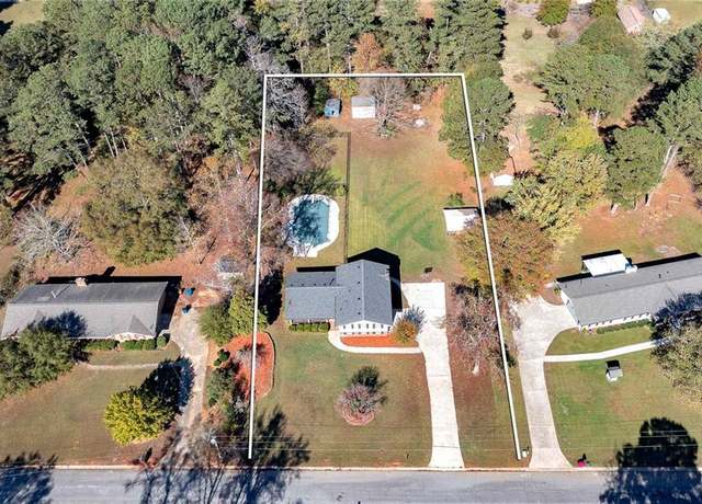 Property at 313 Fayette Villa Ct, Fayetteville, GA 30214, 4 beds, 2.5 baths