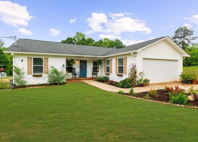 Property at 1012 Cawthon Rd, Toccoa, GA 30577, 3 beds, 2 baths