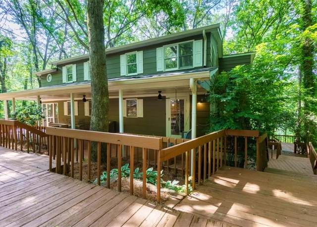 Property at 3835 Clubhouse Cir, Gainesville, GA 30501, 6 beds, 5.5 baths