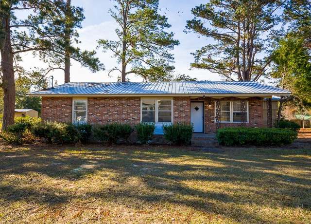 Property at 36 Strozier St, Helena, GA 31055, 3 beds, 2 baths