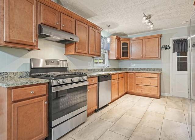 Property at 4212 Worth St NW, Acworth, GA 30101, 3 beds, 1.5 baths