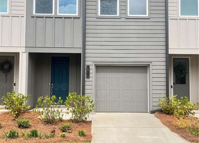 Property at 1516 Parks Edge Ln NW, Atlanta, GA 30318, 3 beds, 2.5 baths