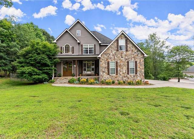 Property at 152 Grand View Dr, Cleveland, GA 30528, 5 beds, 3 baths