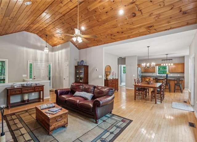 Property at 339 Hickory Trail Trl, Big Canoe, GA 30143, 3 beds, 3 baths