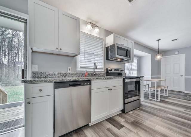 Property at 525 Henson Cir, Carrollton, GA 30117, 3 beds, 2 baths