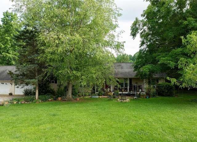Property at 6412 Holly Springs Rd, Clermont, GA 30527, 3 beds, 3 baths