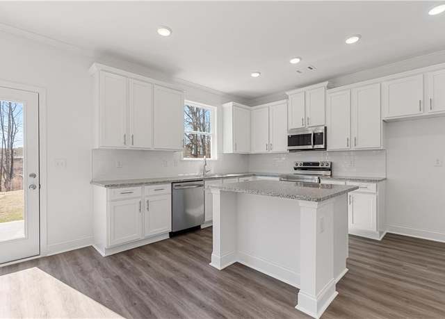 Property at 7332 Rocklin Ln, Flowery Branch, GA 30542, 4 beds, 2.5 baths