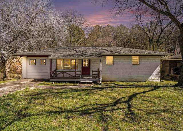 Property at 304 Mercer Dr, Jonesboro, GA 30236, 3 beds, 2.5 baths