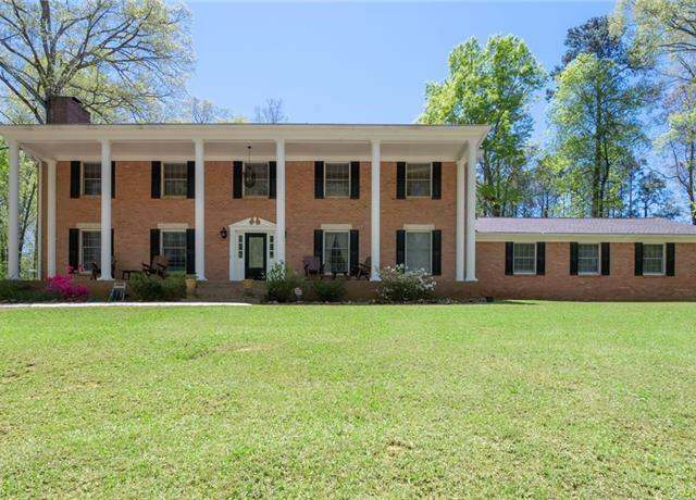 Property at 3275 Bob Cox Rd NW, Marietta, GA 30064, 6 beds, 4.5 baths
