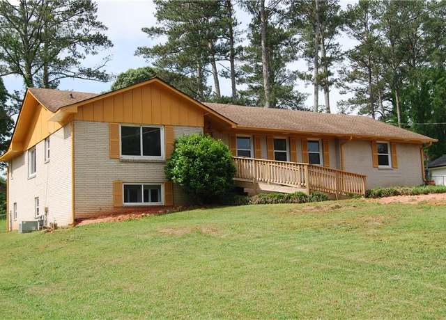 Property at 1584 Hebron Ln, Riverdale, GA 30296, 5 beds, 3 baths
