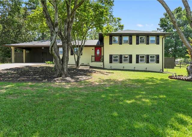 Property at 399 W Sandtown Rd SW, Marietta, GA 30064, 4 beds, 3 baths