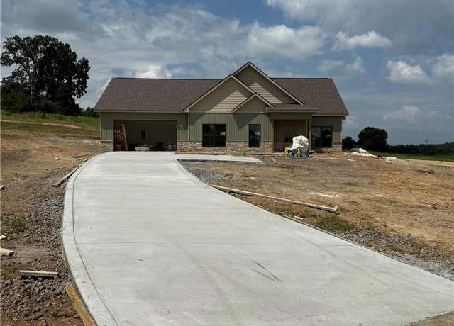 Property at 143 Oakland Dr SE, Calhoun, GA 30701, 3 beds, 2 baths