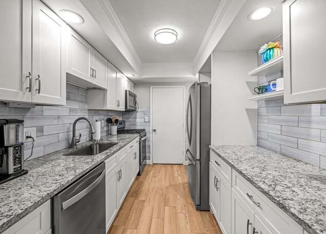 Property at 6851 Roswell Rd Unit I18, Sandy Springs, GA 30328, 3 beds, 2 baths