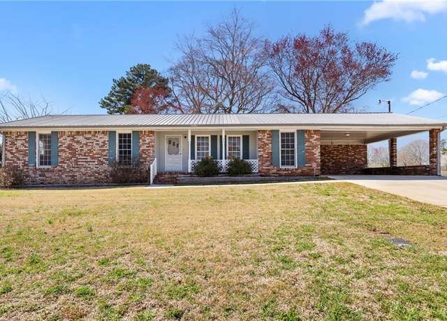 Property at 3894 Summit Dr, Douglasville, GA 30135, 3 beds, 2 baths