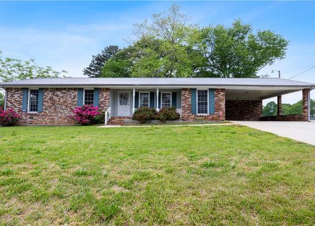 Property at 3894 Summit Dr, Douglasville, GA 30135, 3 beds, 2 baths
