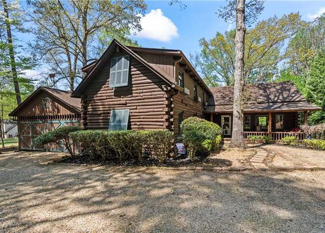 Property at 6661 Woodlake Dr, Flowery Branch, GA 30542, 5 beds, 2 baths