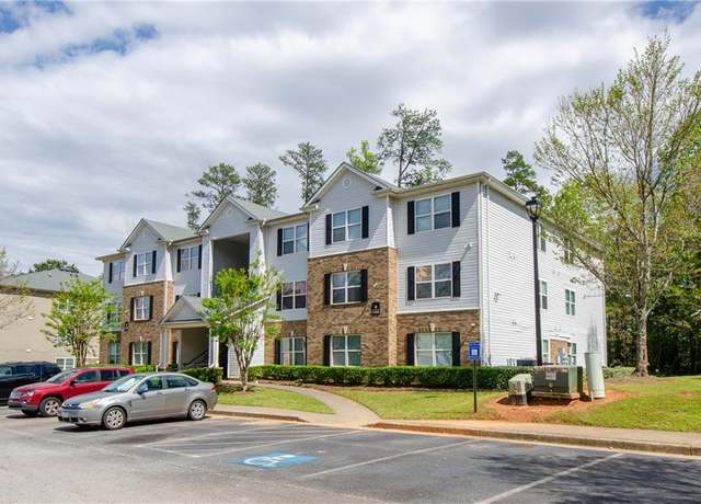 Property at 10104 Fairington Ridge Cir, Lithonia, GA 30038, 3 beds, 2 baths