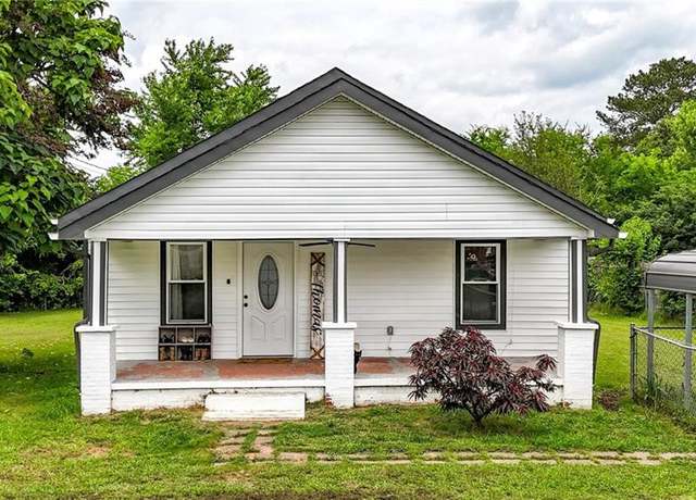 Property at 717 Morningside Dr, Dalton, GA 30721, 2 beds, 2 baths
