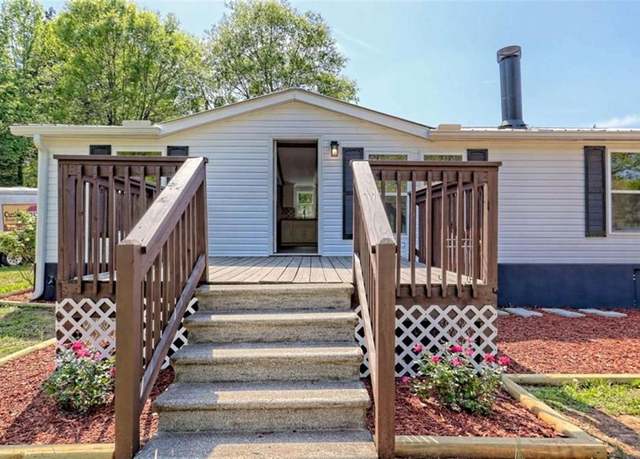 Property at 215 Lawrence St, Cornelia, GA 30531, 3 beds, 2 baths