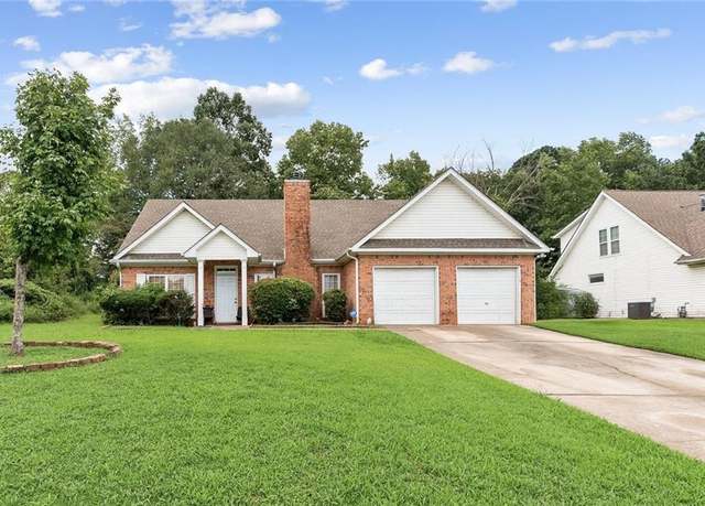 Property at 11203 Knotty Pine Pl, Hampton, GA 30228, 3 beds, 2 baths