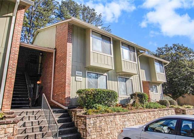 Property at 2220 Runnymead Rdg SE, Marietta, GA 30067, 2 beds, 2 baths