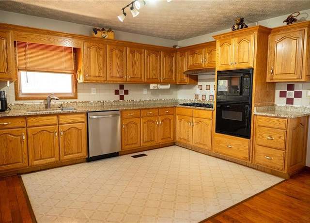 Property at 120 Snowberry Path, Dallas, GA 30132, 5 beds, 3 baths