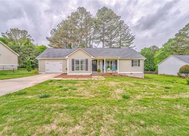Property at 460 Broad St, Tallapoosa, GA 30176, 3 beds, 2 baths
