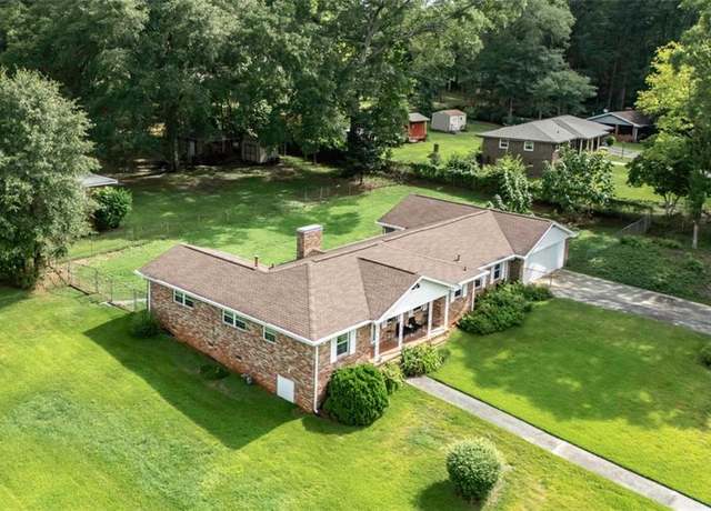 Property at 4045 Compton Cir, Powder Springs, GA 30127, 3 beds, 2 baths