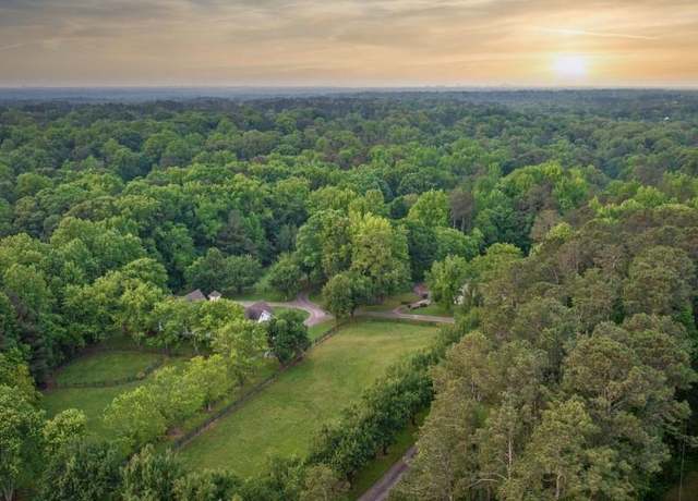 Property at 2585 Gelding Ct NE, Marietta, GA 30062, 7 beds, 5.5 baths