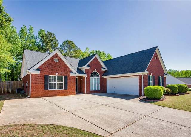 Property at 44 Blue Grass Dr, Jefferson, GA 30549, 3 beds, 2 baths