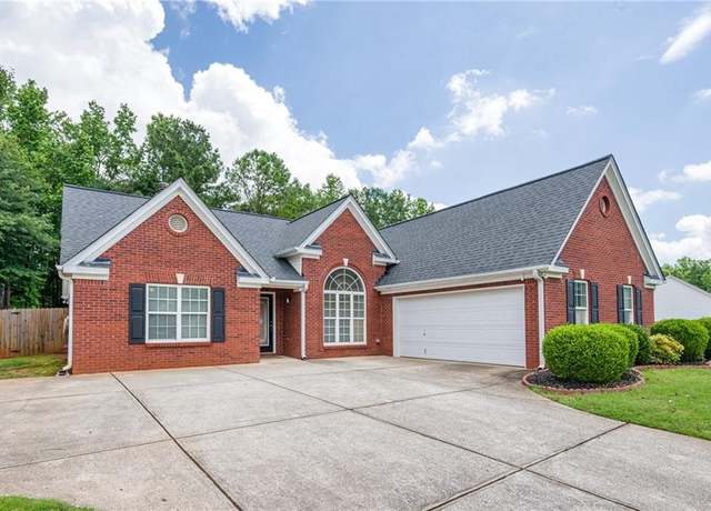 Property at 44 Blue Grass Dr, Jefferson, GA 30549, 3 beds, 2 baths