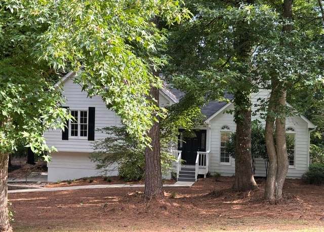 Property at 6030 Bridle Dr, Cumming, GA 30028, 3 beds, 2 baths