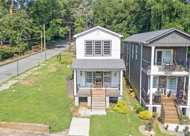 Property at 975 Welch St SW, Atlanta, GA 30310, 3 beds, 2.5 baths
