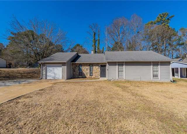 Property at 5725 Twain Dr, Ellenwood, GA 30294, 3 beds, 2 baths