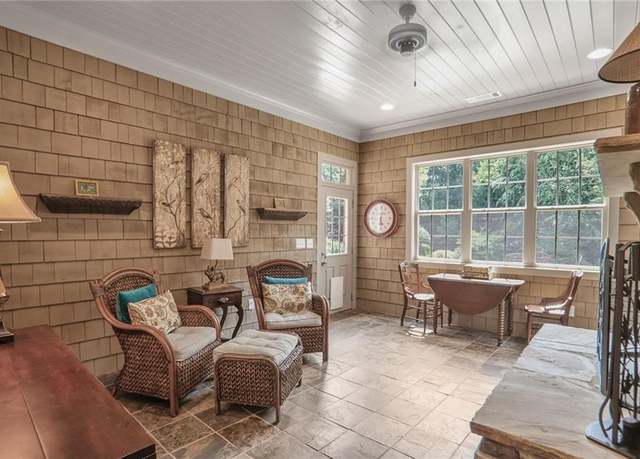 Property at 6054 Brookhaven Cir, Duluth, GA 30097, 5 beds, 4.5 baths