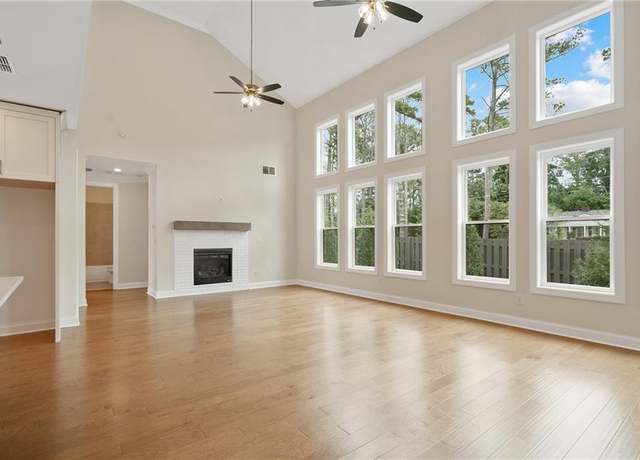 Property at 537 Pearl St, Cumming, GA 30040, 3 beds, 2 baths