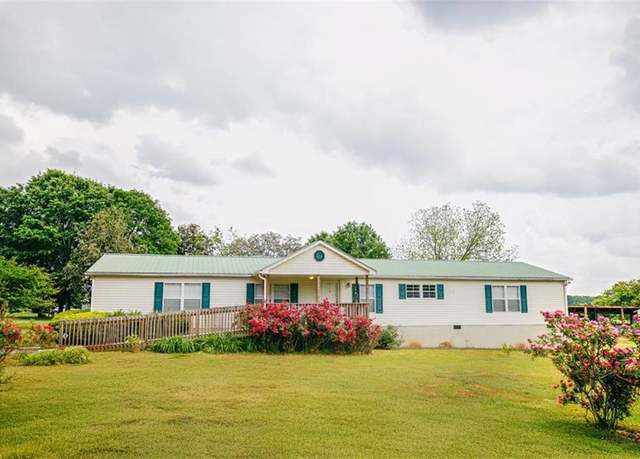 Property at 6392 Athens Hwy, Jefferson, GA 30549, 3 beds, 2 baths