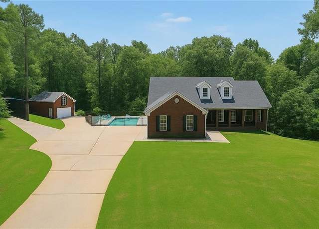Property at 305 Moccasin Gap Rd, Jackson, GA 30233, 4 beds, 3 baths