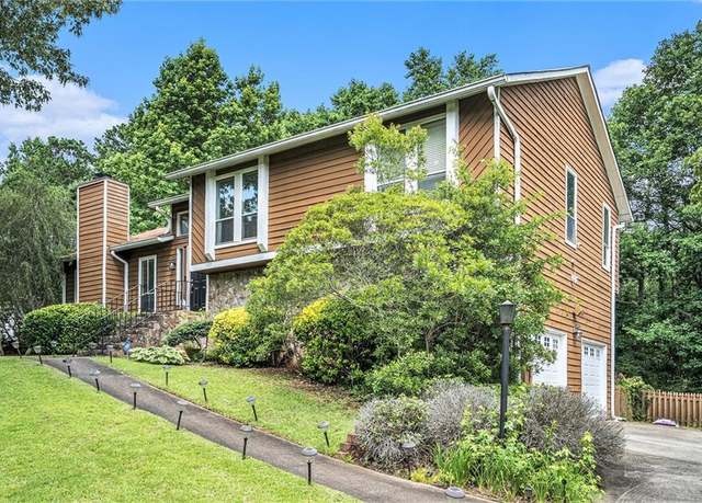 Property at 8605 Stone Creek Ct, Douglasville, GA 30135, 3 beds, 2.5 baths