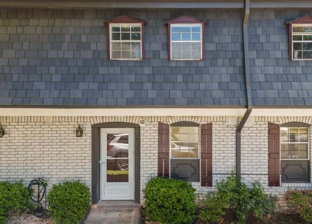 Property at 305 Stonecliff Ct, Stone Mountain, GA 30083, 2 beds, 2.5 baths