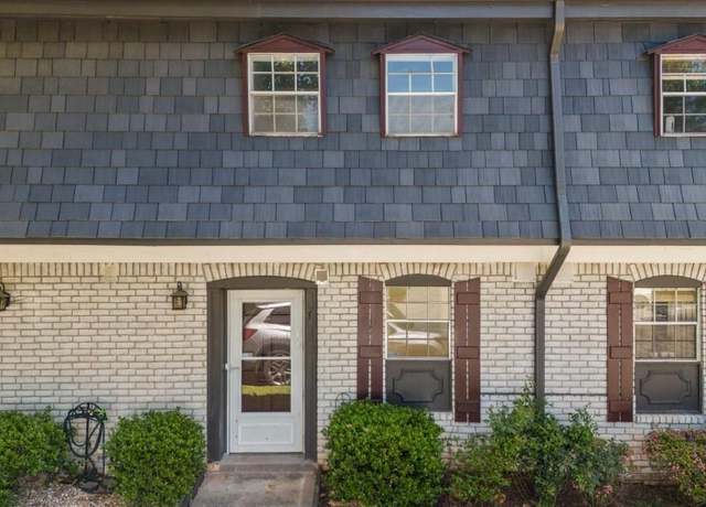 Property at 305 Stonecliff Ct, Stone Mountain, GA 30083, 2 beds, 2.5 baths