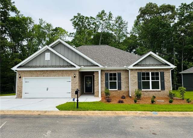Property at 132 Golden Oaks Dr, Hartwell, GA 30643, 3 beds, 2 baths