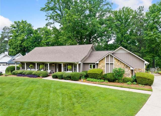 Property at 12162 Mountain Laurel Dr, Roswell, GA 30075, 5 beds, 3.5 baths