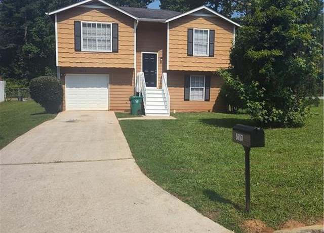 Property at 5653 Bradley Cir, Lithonia, GA 30038, 3 beds, 2 baths