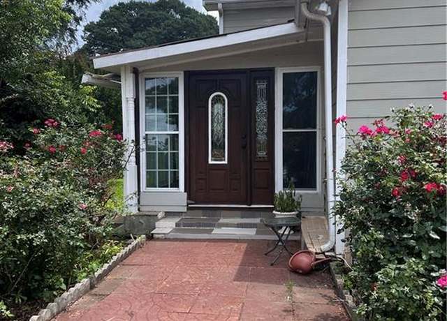 Property at 702 Moon Rd, Lawrenceville, GA 30046, 3 beds, 1 bath